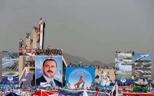 سجال داخل المؤتمر الشعبي العام بين البركاني والإرياني بشأن تيار استعادة المؤتمر سجال داخل المؤتمر الشعبي العام بين البركاني والإرياني بشأن تيار استعادة المؤتمر
