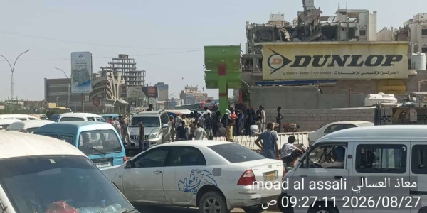 طوابير الغاز معاناة تتجدد في عدن طوابير الغاز معاناة تتجدد في عدن