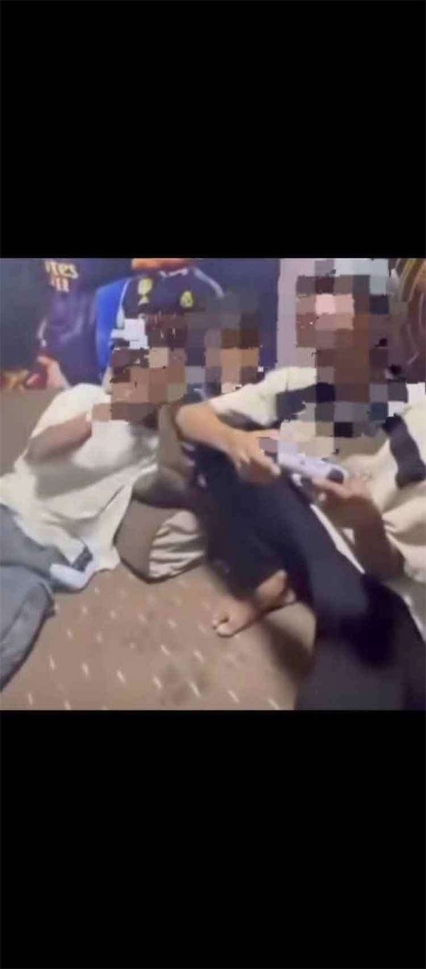شرطة الآداب بساحل حضرموت تضبط صانع محتوى بسبب فيديو مخالف للآداب العامة شرطة الآداب بساحل حضرموت تضبط صانع محتوى بسبب فيديو مخالف للآداب العامة