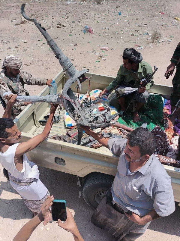 عاجل إسقاط مسي رة حوثية في جبهة حريب بمأرب عاجل إسقاط مسي رة حوثية في جبهة حريب بمأرب