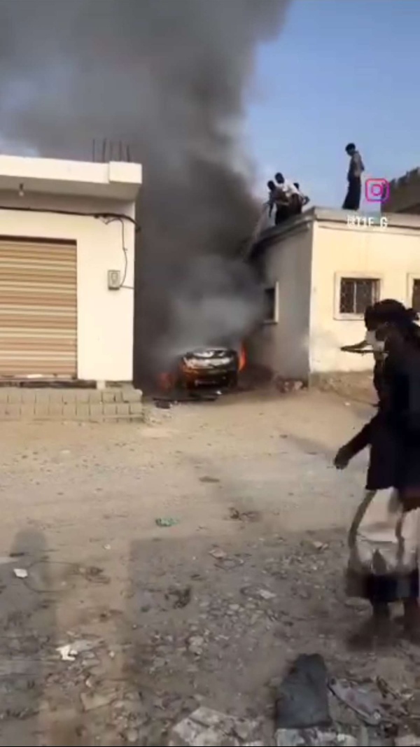 عاجل اندلاع حريق في سيارة بحي فوة في المكلا عاجل اندلاع حريق في سيارة بحي فوة في المكلا