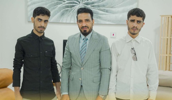 الجامعة الألمانية الدولية عدن تمنح الشقيقين الكفيفين ماجد ومحمد منحتين كاملتين