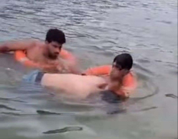 وفاة شابين غرق ا أثناء محاولة إنقاذ أحدهما في خدير بتعز وفاة شابين غرق ا أثناء محاولة إنقاذ أحدهما في خدير بتعز