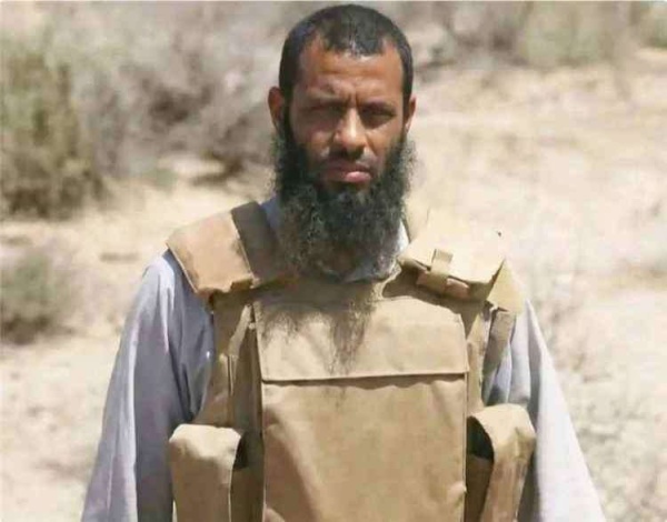 وصول قائد عسكري بارز الى المخا لقيادة المعركة تطور كبير وصول قائد عسكري بارز الى المخا لقيادة المعركة تطور كبير