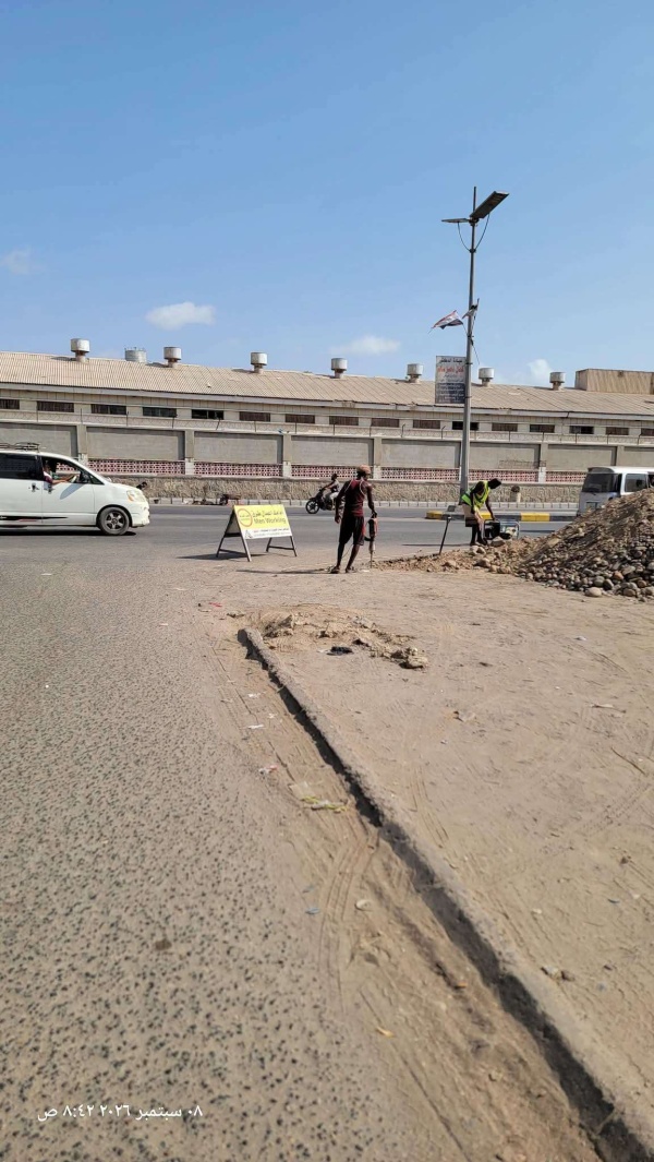إستمرار العمل في خط السجن القطيبي رغم حرارة الشمس صور