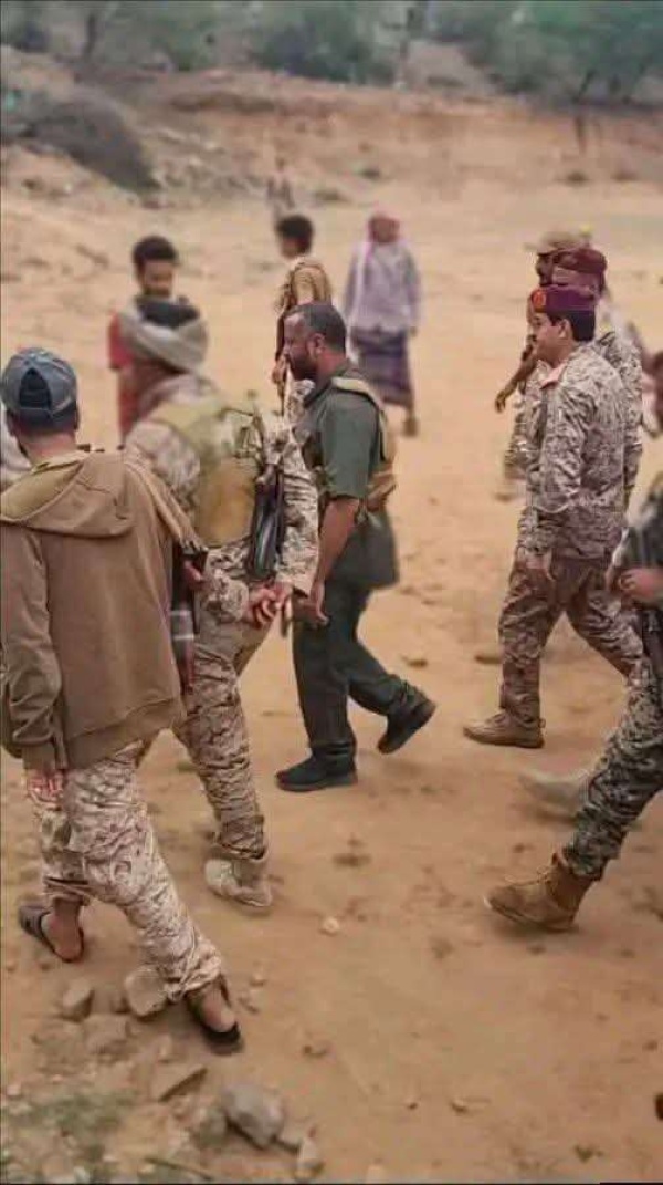 عاجل أول صورة لوزير الدفاع عقب الاشتباكات واستهداف موكبه في الضالع عاجل أول صورة لوزير الدفاع عقب الاشتباكات واستهداف موكبه في الضالع