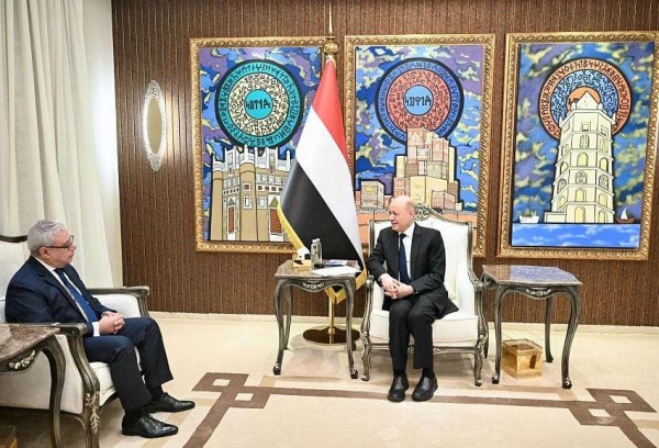 عاجل الرئيس العليمي إيران تسعى لمنح الحوثيين القدرة على التأثير في باب المندب والبحر الأحمر