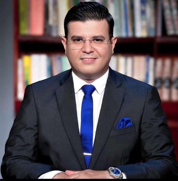 مذيع قناة الجمهورية حمدي اليافعي يفجرها غادرنا المخا مؤقتا الى عدن سنلتقط الأنفاس ونعود إلى الميدان من جديد