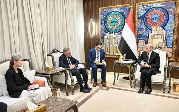 رئيس مجلس القيادة دفاع اليمن عن باب المندب هو دفاع عن امن الممرات العالمية والإمدادات المنقذة للحياة