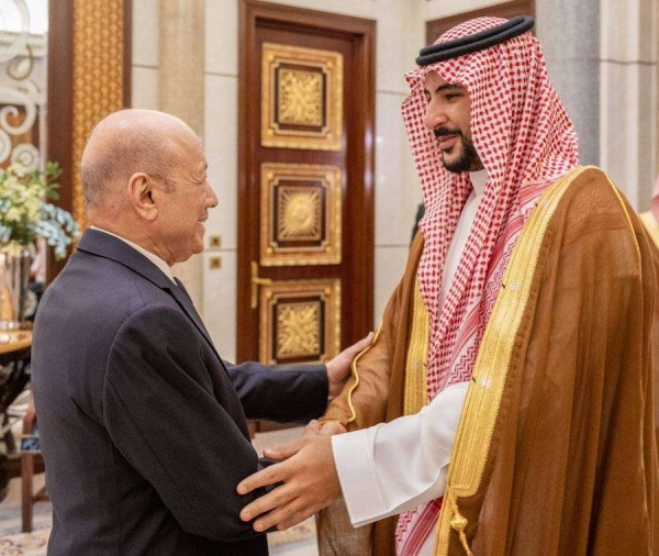 مصدر مطلع يكشف ما دار بين الأمير خالد بن سلمان والرئيس العليمي وسط تصاعد التطورات مصدر مطلع يكشف ما دار بين الأمير خالد بن سلمان والرئيس العليمي وسط تصاعد التطورات