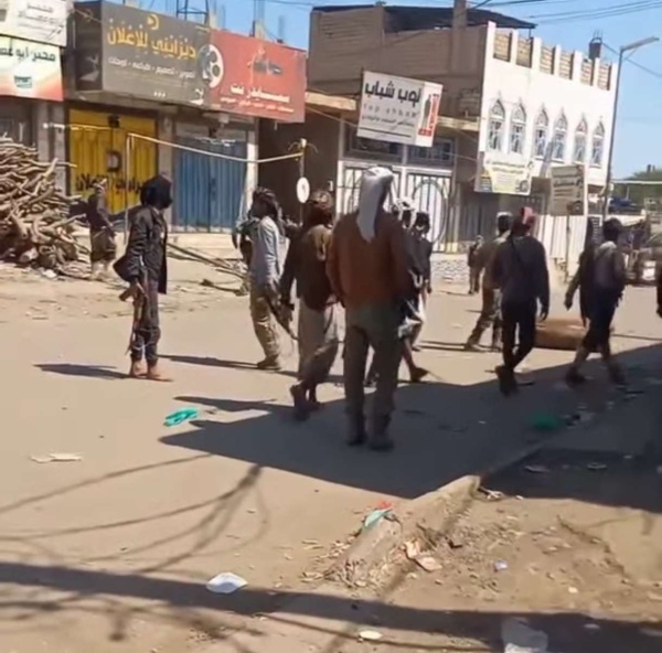 عاجل القبض على متهمين بقتل جنديين وإصابة ثالث في الضالع عاجل القبض على متهمين بقتل جنديين وإصابة ثالث في الضالع