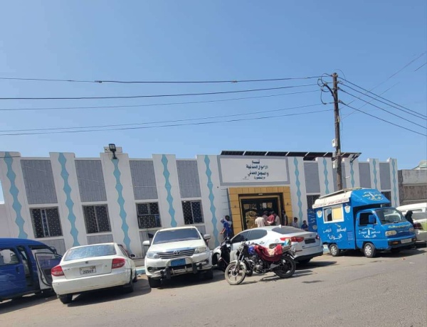 إشادة واسعة بأداء مدير الأحوال المدنية في المنصورة بعدن تسهيل للإجراءات وتسريع لإنجاز معاملات المواطنين إشادة واسعة بأداء مدير الأحوال المدنية في المنصورة بعدن تسهيل للإجراءات وتسريع لإنجاز معاملات المواطنين