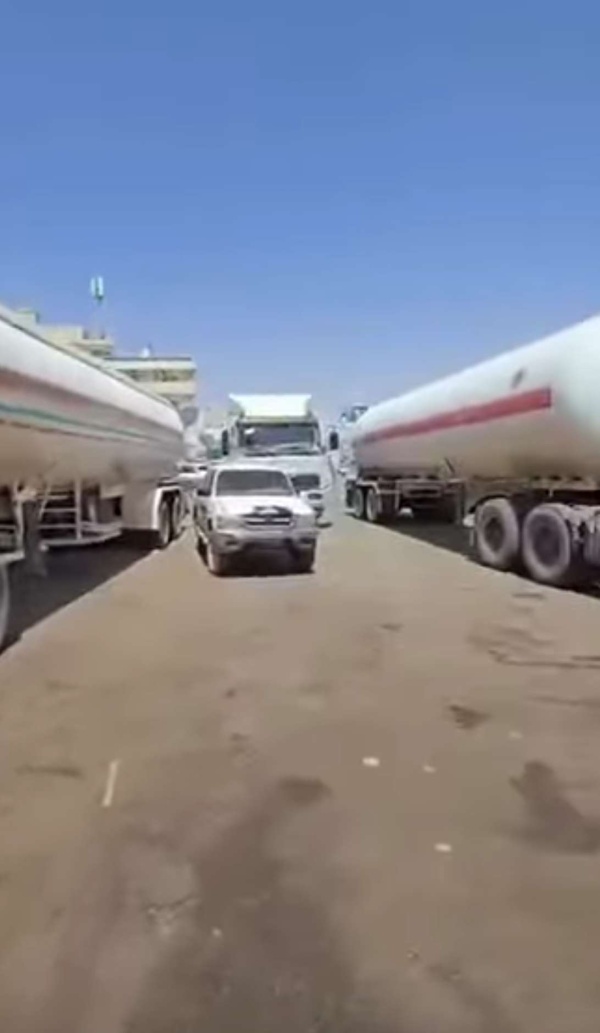 عاجل قاطرات الغاز تتحرك إلى عدن عقب إنهاء القطاع القبلي في مأرب عاجل قاطرات الغاز تتحرك إلى عدن عقب إنهاء القطاع القبلي في مأرب