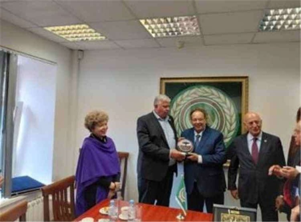 في ختام مؤتمر جمعية شعوب العالم بموسكو تكريم الرئيس علي ناصر محمد في ختام مؤتمر جمعية شعوب العالم بموسكو تكريم الرئيس علي ناصر محمد
