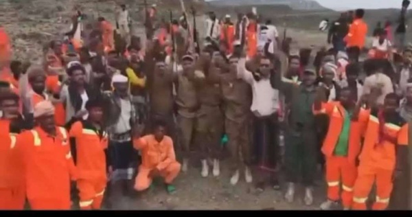 بعد استنزافها في جبهات تعز الحو ثيون يزجون بعمال النظافة في القتال بعد استنزافها في جبهات تعز الحو ثيون يزجون بعمال النظافة في القتال