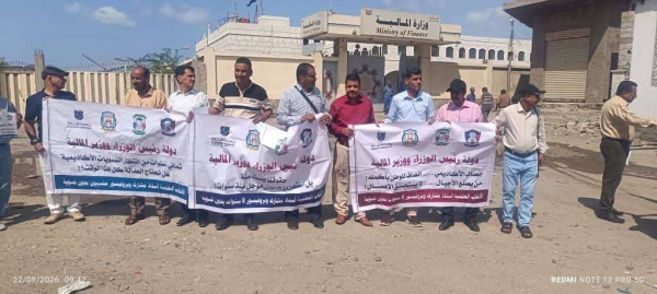 في جامعة عدن أستاذ جامعي يثير قضية تأخر مستحقات العلماء والأكاديميين في جامعة عدن أستاذ جامعي يثير قضية تأخر مستحقات العلماء والأكاديميين