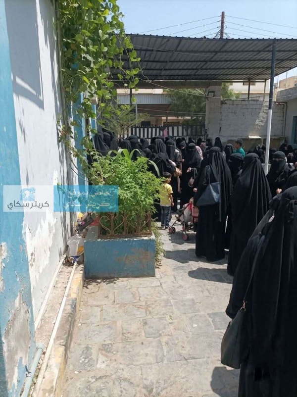 أبواب مغلقة وطوابير طويلة شكاوى تكشف معاناة النساء في أحوال عدن أبواب مغلقة وطوابير طويلة شكاوى تكشف معاناة النساء في أحوال عدن