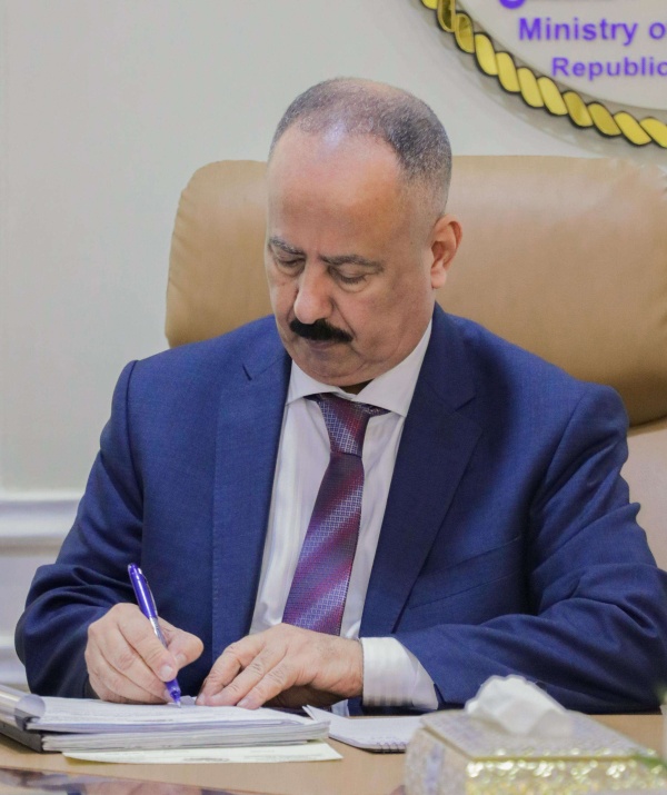لقاء عفوي في كافيه بعدن مول وزير النقل يجلس مع شباب من ذوي الاحتياجات الخاصة ويستمع لهم لقاء عفوي في كافيه بعدن مول وزير النقل يجلس مع شباب من ذوي الاحتياجات الخاصة ويستمع لهم