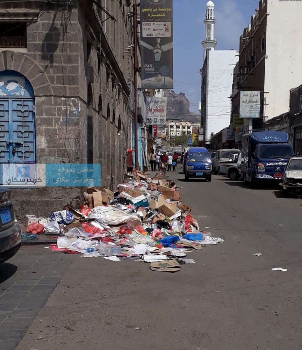 قمامة وروائح كريهة بجانب مسجد أب ان مشهد يثير غضب سكان عدن قمامة وروائح كريهة بجانب مسجد أب ان مشهد يثير غضب سكان عدن