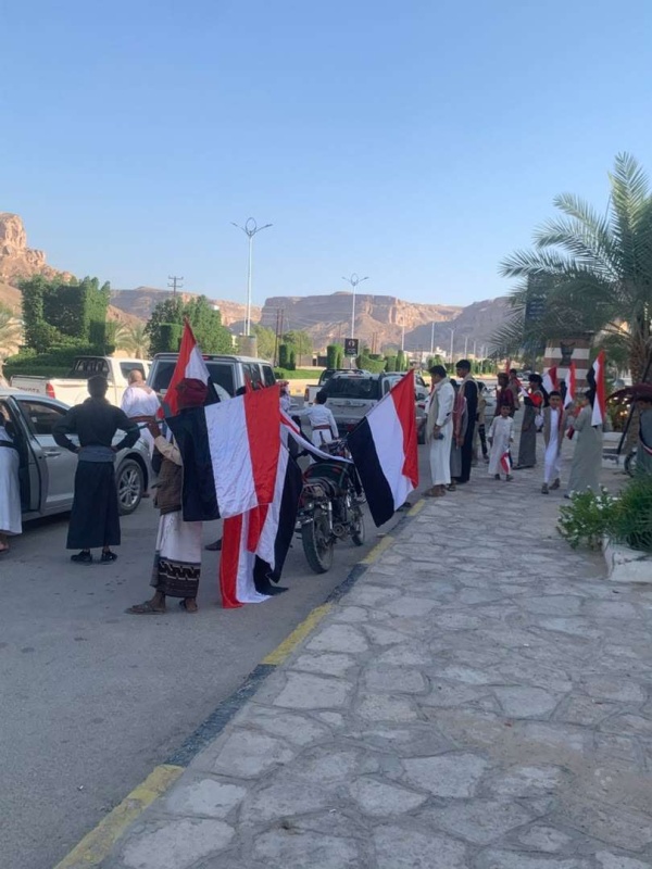 عاجل توافد جماهيري في سيئون احتفاء بذكرى ثورة 26 سبتمبر وتلبية لدعوة الرئيس العليمي عاجل توافد جماهيري في سيئون احتفاء بذكرى ثورة 26 سبتمبر وتلبية لدعوة الرئيس العليمي