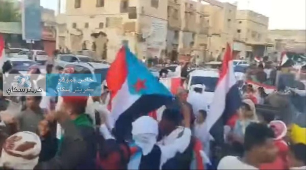 عاجل أنصار الانتقالي المنحل يقتحمون ساحة احتفال ذكرى ثورة 26 سبتمبر في القطن ويعطلوا إقامة الفعالية
