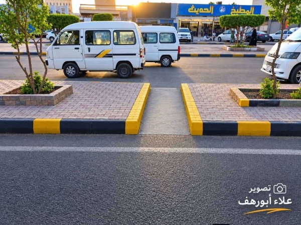 مبادرة إنسانية في المنصورة تفتح ممر ا للمشاة وذوي الهمم مبادرة إنسانية في المنصورة تفتح ممر ا للمشاة وذوي الهمم