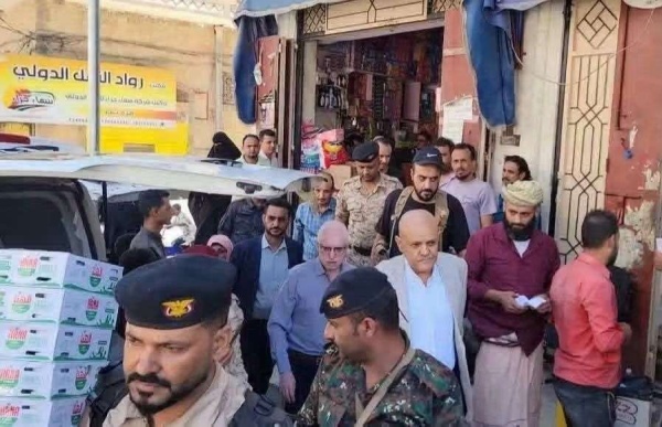 حضور قوي للمحافظ في تعز