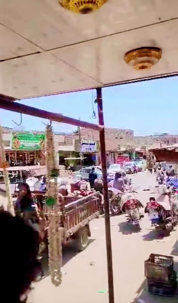 اشتباك مسلح داخل سوق لودر يثير الذعر بين المواطنين ويجبر المارة على الفرار اشتباك مسلح داخل سوق لودر يثير الذعر بين المواطنين ويجبر المارة على الفرار