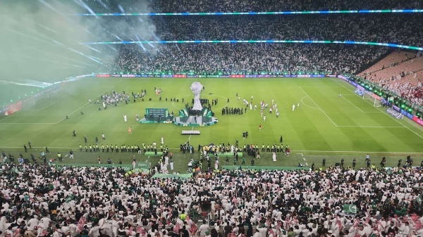 المصور صالح العبيدي يبارك للسعودية التتويج بلقب خليجي 27 على حساب الإمارات المصور صالح العبيدي يبارك للسعودية التتويج بلقب خليجي 27 على حساب الإمارات