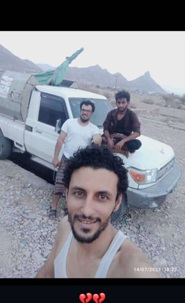 عدن تود ع شقيقين استشهدا في جبهة ذوباب أسرة الدودحي قد مت أكثر من 15 شهيد ا