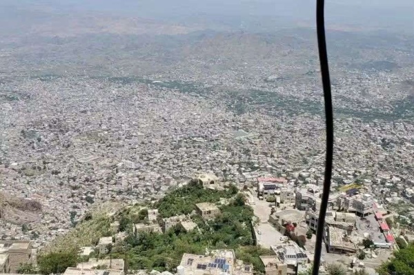 تعز تواجه حصار ا جديد ا إغلاق طرق الإمداد ينذر بأزمة خانقة في الغذاء والوقود تعز تواجه حصار ا جديد ا إغلاق طرق الإمداد ينذر بأزمة خانقة في الغذاء والوقود