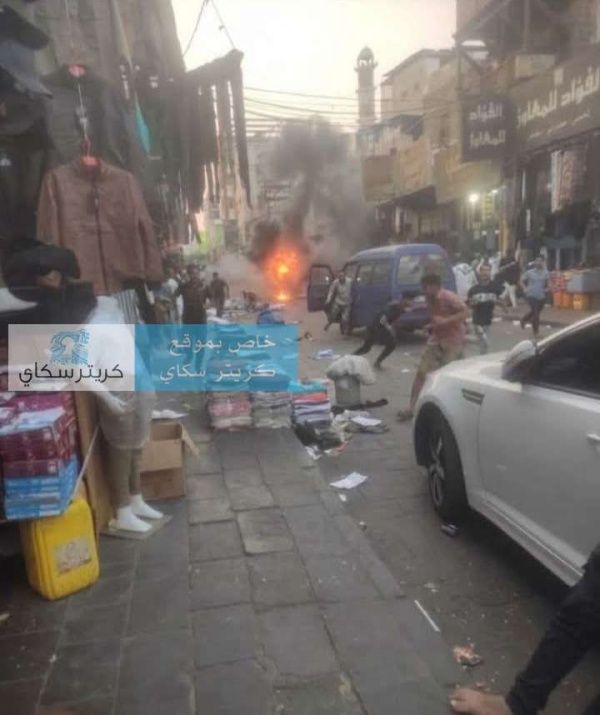 عاجل صور تظهر سقوط أجزاء من صواريخ الحوثي على أحياء سكنية في عدن عاجل صور تظهر سقوط أجزاء من صواريخ الحوثي على أحياء سكنية في عدن