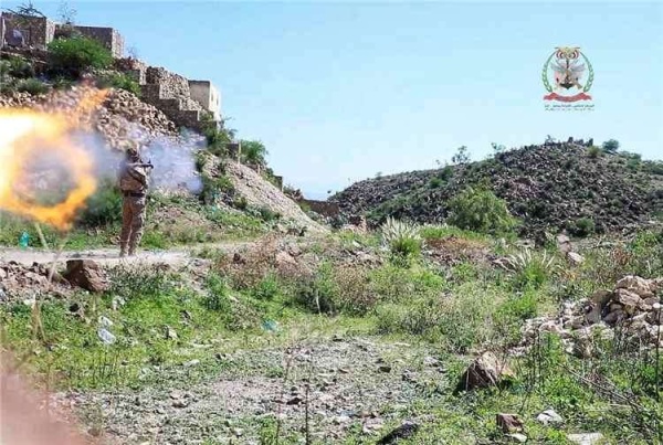 هجوم حوثي متزامن يستهدف مواقع القوات الحكومية في عدة محاور هجوم حوثي متزامن يستهدف مواقع القوات الحكومية في عدة محاور