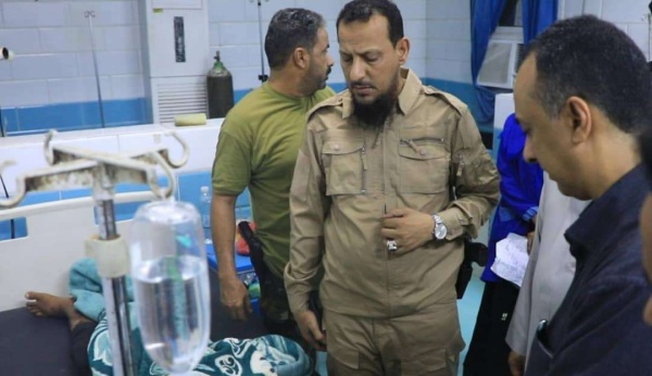 المحافظ شيخ يتفقد مطار عدن الدولي عقب الاستهداف الصاروخي الحوثي ويوجه بإيواء المسافرين المحافظ شيخ يتفقد مطار عدن الدولي عقب الاستهداف الصاروخي الحوثي ويوجه بإيواء المسافرين