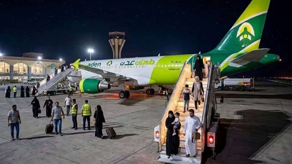 عاجل وصول طائرة طيران عدن إلى مطار عدن الدولي بعد تحويل مسارها إلى جيبوتي