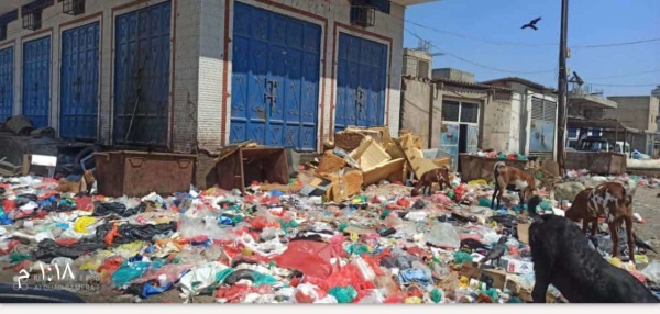 عدن تغرق في النفايات إضراب عمال النظافة يشل أعمال رفع المخلفات المخلفات