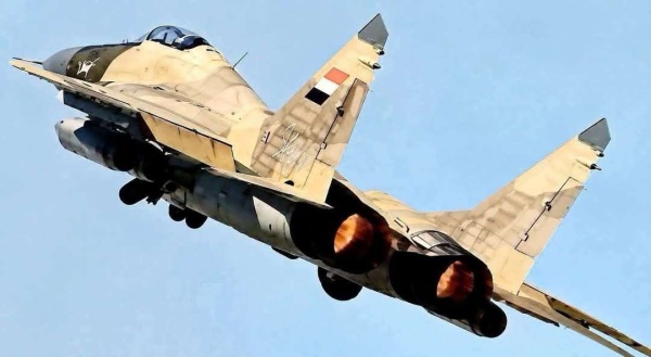 الجيش بتعز يعلن شن 6 غارات جوية على مواقع وأسلحة للحوثيين في الحوبان