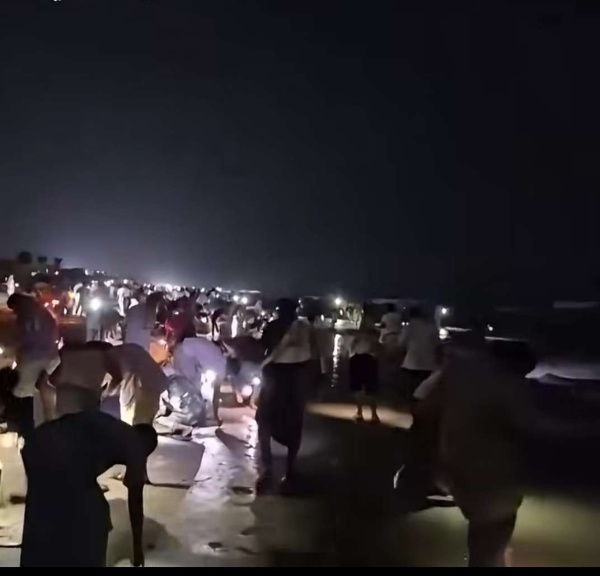 عاجل توافد أعداد كبيرة من المواطنين إلى شاطئ خلف بحضرموت بحث ا عن العنبر عاجل توافد أعداد كبيرة من المواطنين إلى شاطئ خلف بحضرموت بحث ا عن العنبر