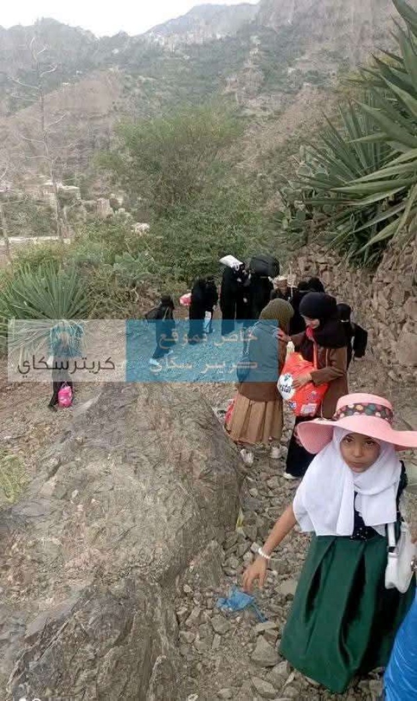 الحو ثيون يهجرون أهالي قرية النجادة في جبل صبر بتعز الحو ثيون يهجرون أهالي قرية النجادة في جبل صبر بتعز