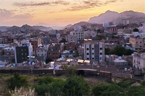 قصف مدفعي حوثي يستهدف قرى سكنية جنوب شرقي تعز قصف مدفعي حوثي يستهدف قرى سكنية جنوب شرقي تعز