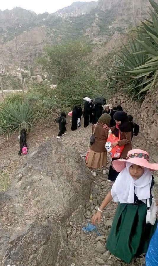 نزوح جماعي من قرى النجادة جنوب شرقي جبل صبر في تعز نزوح جماعي من قرى النجادة جنوب شرقي جبل صبر في تعز