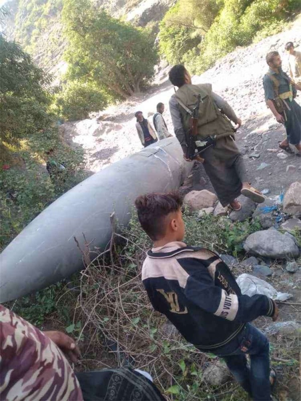 سقوط 3 صواريخ باليستية في ماوية شرقي تعز وسط غموض بشأن وجهتها