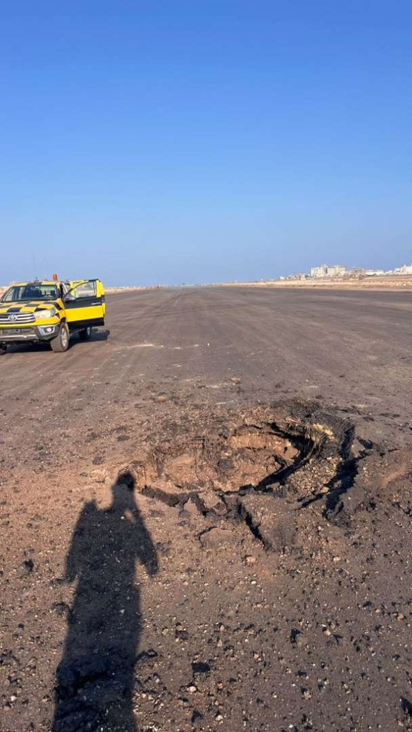 وزارة النقل تدين قصف مليشيا الحوثي مطار عدن الدولي للمرة السادسة خلال أيام وتحذر من تهديد سلامة الطيران المدني وزارة النقل تدين قصف مليشيا الحوثي مطار عدن الدولي للمرة السادسة خلال أيام وتحذر من تهديد سلامة الطيران المدني