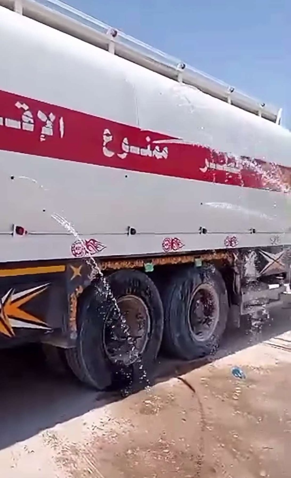 إطلاق نار يستهدف ناقلة وقود في منطقة المعشار بمحافظة شبوة