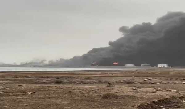 غارات مكثفة تستهدف ميناء الحديدة في اليمن غارات مكثفة تستهدف ميناء الحديدة في اليمن