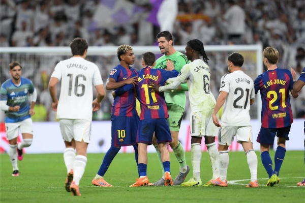 بسبب الجدل التحكيمي إجراءات خاصة قبل الكلاسيكو بين ريال مدريد وبرشلونة بسبب الجدل التحكيمي إجراءات خاصة قبل الكلاسيكو بين ريال مدريد وبرشلونة