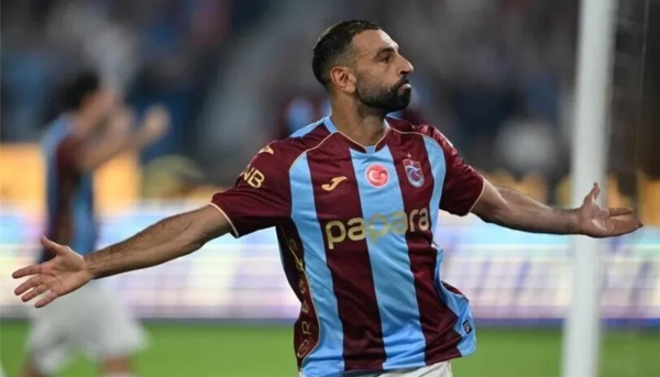 هل يلعب محمد صلاح على عشب صناعي أمام كوبس مدرب طرابزون يجيب