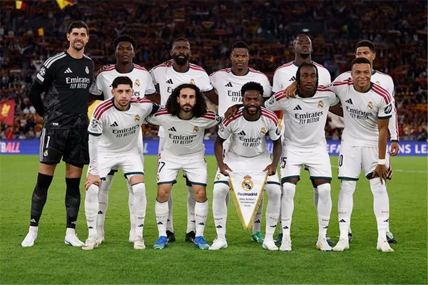 ريال مدريد يحقق رقم ا تاريخي ا بعد فوزه على روما في دوري أبطال أوروبا ريال مدريد يحقق رقم ا تاريخي ا بعد فوزه على روما في دوري أبطال أوروبا