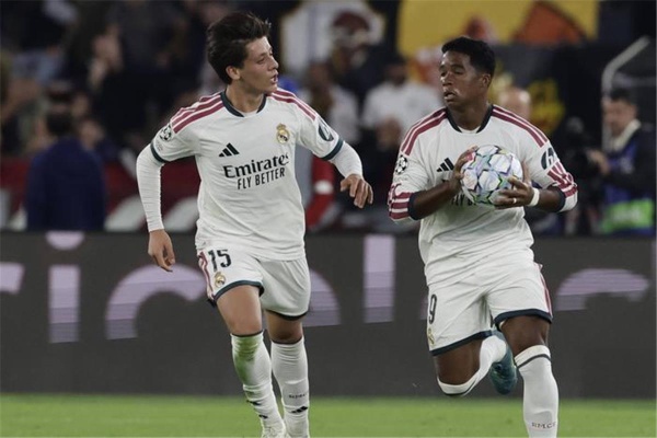 توتنهام يفكر في ضم لاعب ريال مدريد مجان ا