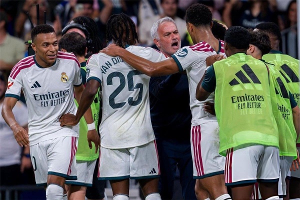 عمالقة الدوري الإنجليزي يطاردون نجم ريال مدريد عمالقة الدوري الإنجليزي يطاردون نجم ريال مدريد
